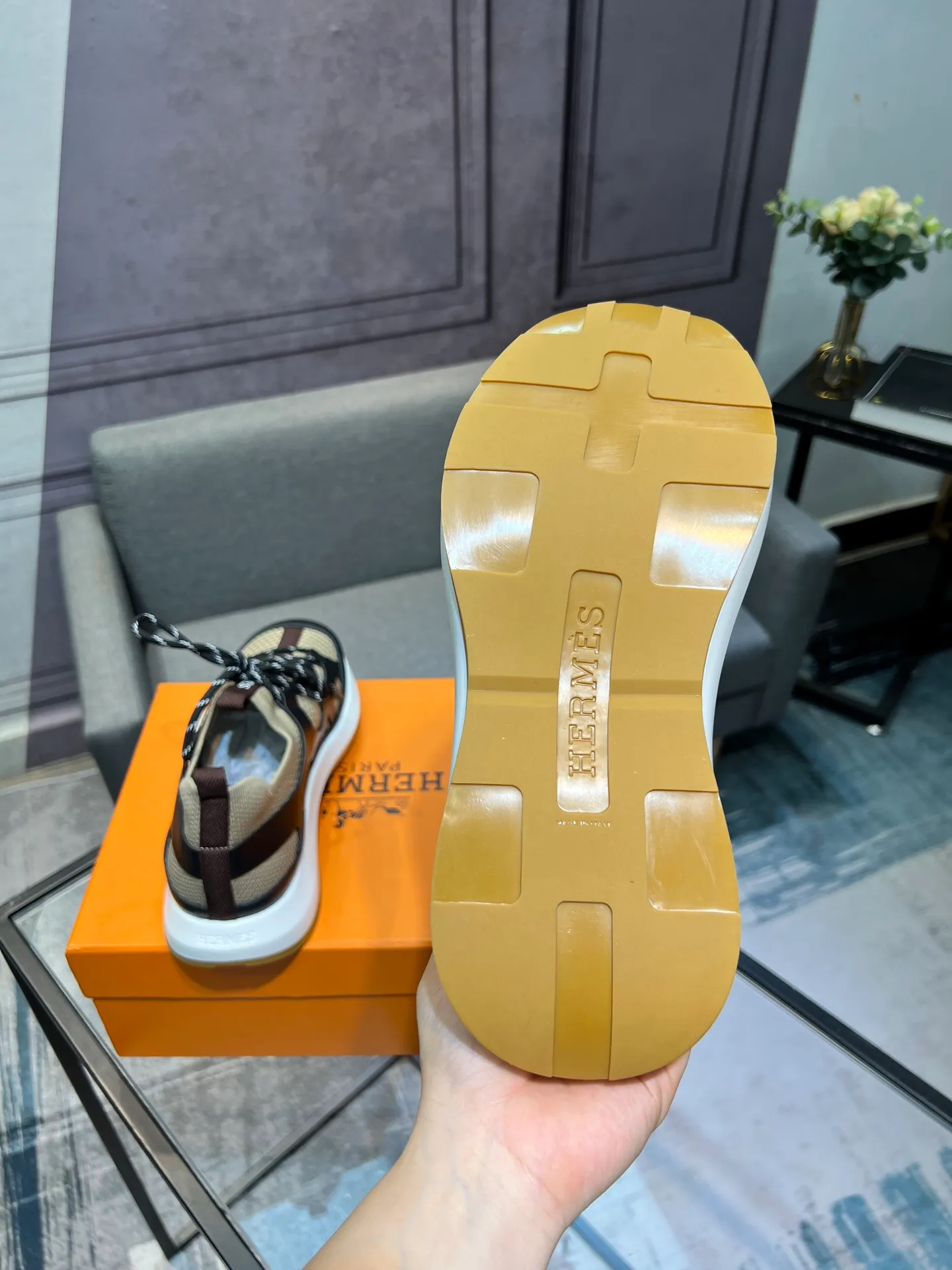 💰¥720 HERMES Men’s rest sneakers! -High-end quality original casual sports shoes -Upper: high nappa calfskin, forging technology, knitted fabric, shoe brand webbing, injection molded brand logo -Inner: foot pad; water-dyed cowhide -Outsole: ultra-light TPU·rubber; two-color molded outsole -Ultra-high quality control·fine workmanship: highlighted (high-end·luxury·grade) Size: 38-44 (45 46 customized)